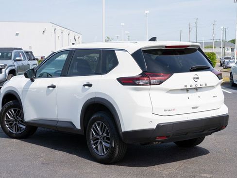 Used 2024 Nissan Rogue S image 3