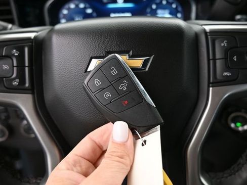 Used 2025 Chevrolet Silverado 1500 LT AWD/4WD image 35