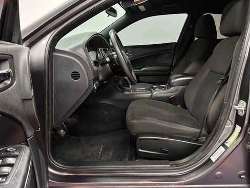 Used 2014 Dodge Charger SE w/ Sport Appearance Group image 9