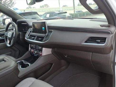 Used 2024 GMC Yukon SLT image 16