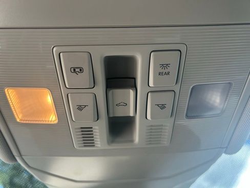 Used 2023 Volkswagen Jetta SE w/ Panoramic Sunroof Package image 51