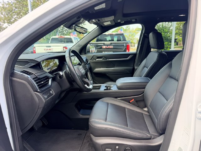 Used 2026 GMC Acadia Elevation w/ Elevation Premium Package FWD image 12