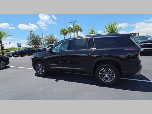 New 2026 Chevrolet Traverse LT w/ Driver Confidence Package AWD/4WD image 23