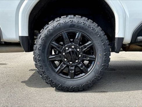 Used 2024 GMC Sierra 2500 Denali Ultimate AWD/4WD image 8