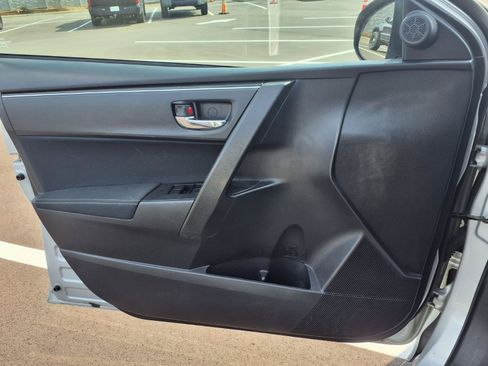 Used 2018 Toyota Corolla LE FWD image 18