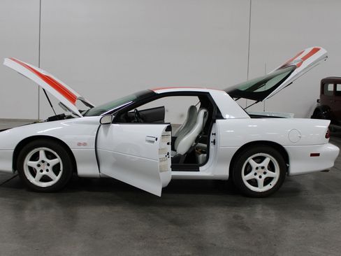 Used 1997 Chevrolet Camaro SS w/ SS Alteration Pkg RWD image 37