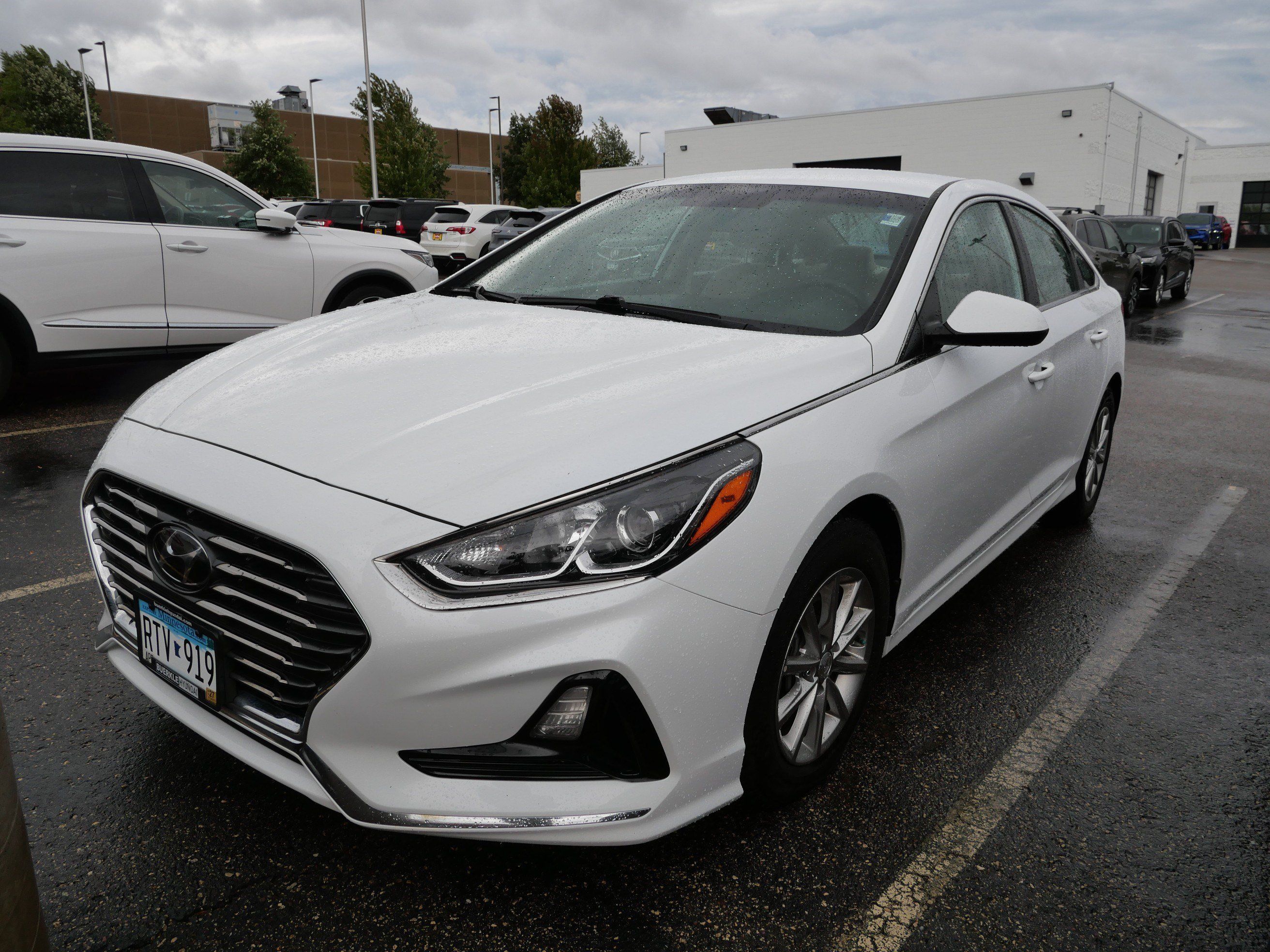 Used 2018 Hyundai Sonata SE w/ Cargo Package FWD image 2