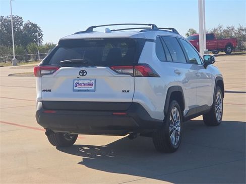 Used 2025 Toyota RAV4 XLE Premium image 8