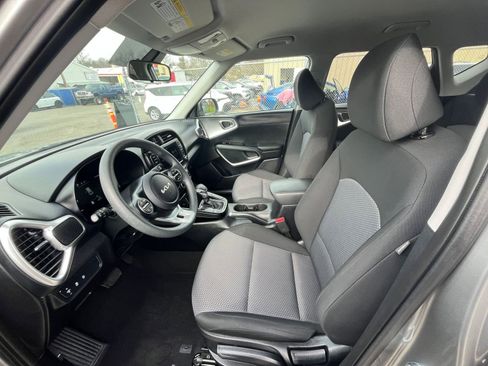 Used 2025 Kia Soul LX w/ LX Technology Package image 24