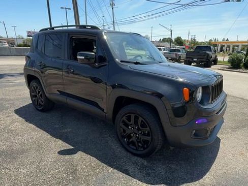 Used 2018 Jeep Renegade Altitude AWD/4WD image 2