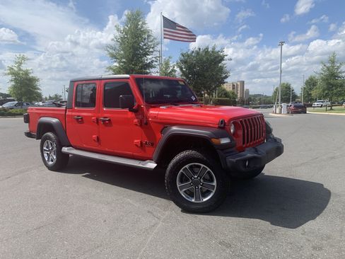 Used 2020 Jeep Gladiator Sport w/ Quick Order Package 23S AWD/4WD image 2