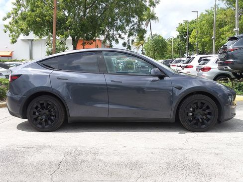 Used 2023 Tesla Model Y Long Range AWD/4WD image 18