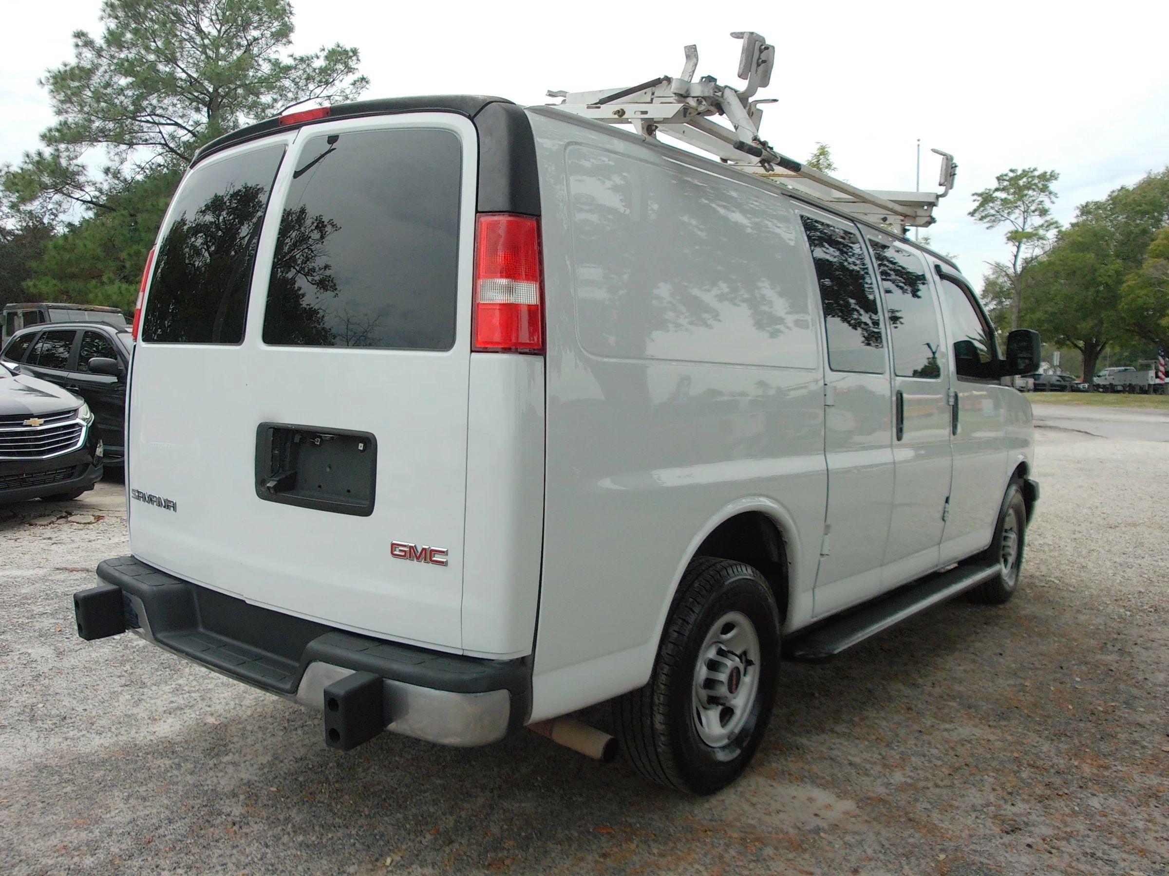 Used 2020 GMC Savana 2500 w/ Driver Convenience Package RWD image 5