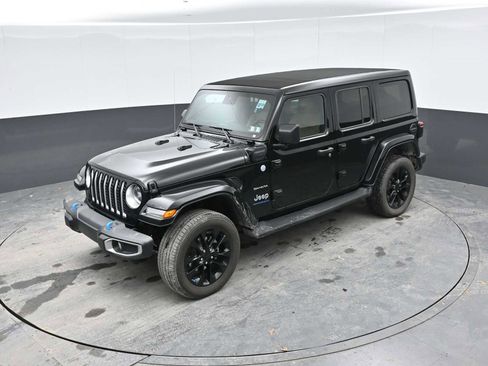 Used 2023 Jeep Wrangler Sahara w/ Cold Weather Group image 15