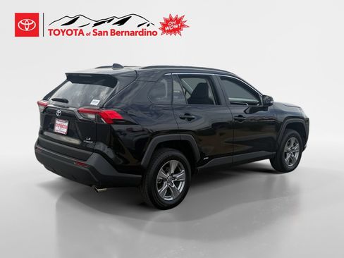 Certified 2024 Toyota RAV4 LE AWD/4WD image 5