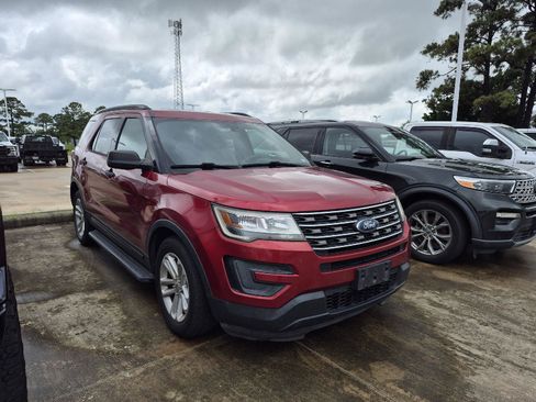 Used 2017 Ford Explorer FWD image 2