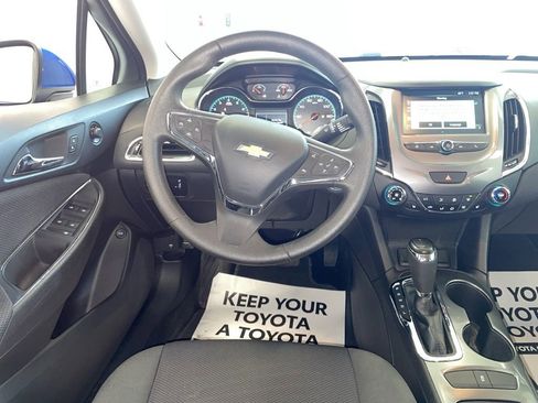 Used 2017 Chevrolet Cruze LT image 12