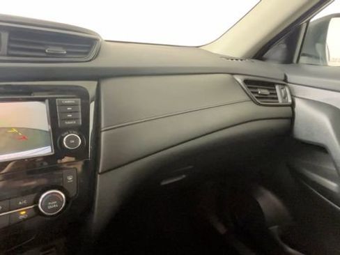 Used 2020 Nissan Rogue S FWD image 32