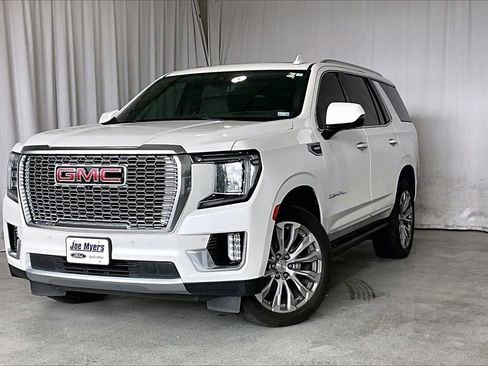 Used 2022 GMC Yukon Denali w/ Denali Premium Package image 2