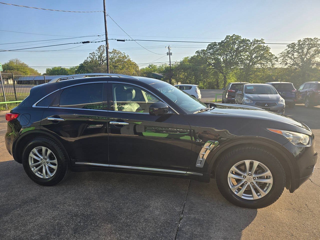 Used 2015 INFINITI QX70 AWD w/ Premium Package image 16