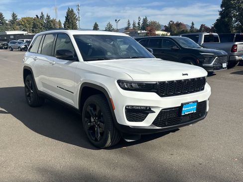 New 2025 Jeep Grand Cherokee Limited w/ Luxury Tech Group II image 7