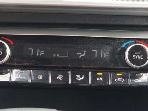 Used 2022 Kia K5 LX image 28