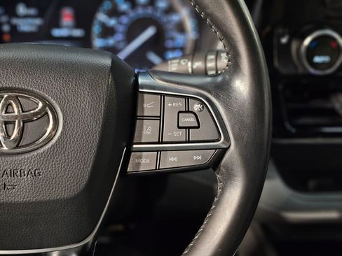 Used 2021 Toyota Highlander XLE image 29