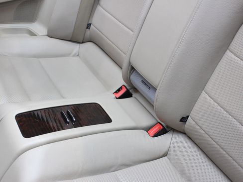 Used 2011 Mercedes-Benz E 550 Cabriolet image 34