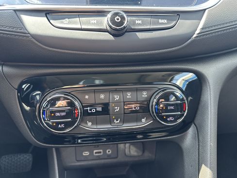 Used 2020 Buick Encore GX Select w/ Experience Buick Package FWD image 18