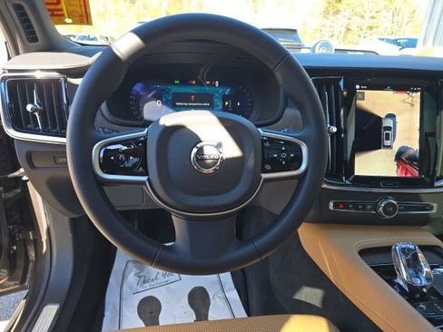 Certified 2025 Volvo V90 B6 Cross Country Ultra image 31