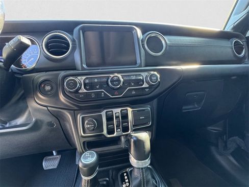 Used 2020 Jeep Gladiator Overland image 10