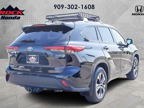 Used 2021 Toyota Highlander XLE image 4