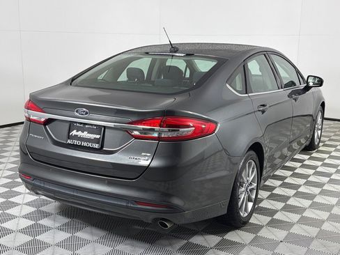 Used 2017 Ford Fusion SE image 5