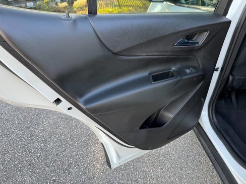 Used 2018 Chevrolet Equinox LT image 40