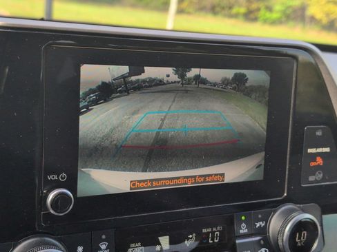 Used 2023 Toyota Highlander L FWD image 28