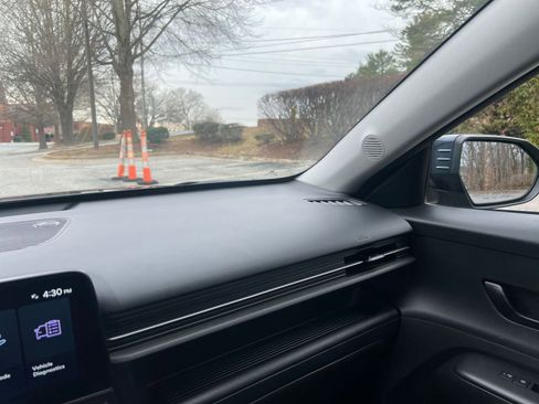 Used 2025 Hyundai Kona SEL image 30