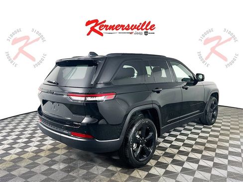 New 2025 Jeep Grand Cherokee Altitude image 7