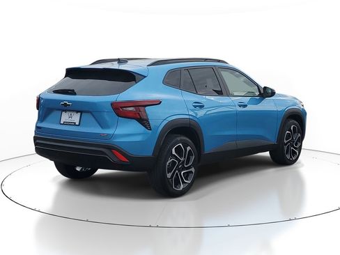 Used 2025 Chevrolet Trax RS w/ Sunroof Package image 4