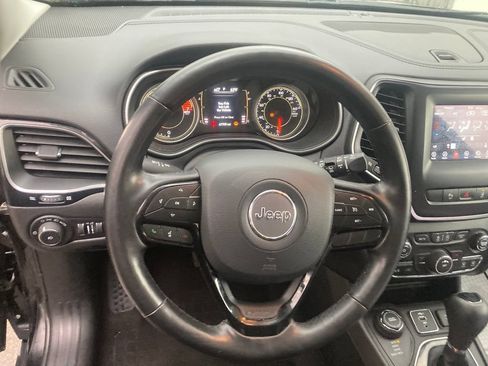 Used 2021 Jeep Cherokee Latitude Plus AWD/4WD image 18