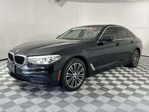 Used 2020 BMW 530e w/ Convenience Package RWD image 4