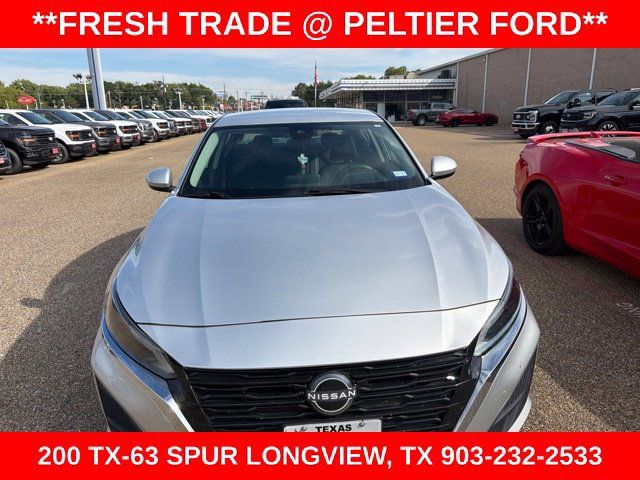 Used 2023 Nissan Altima 2.5 SV FWD image 2