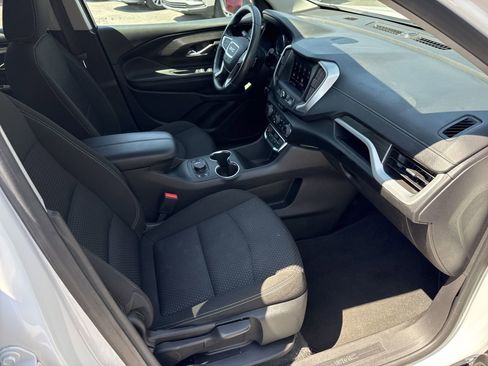 Used 2024 GMC Terrain SLE w/ Driver Convenience Package image 27