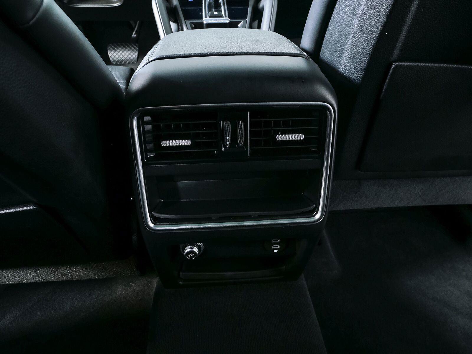 Used 2023 Porsche Cayenne Platinum Edition AWD/4WD image 22