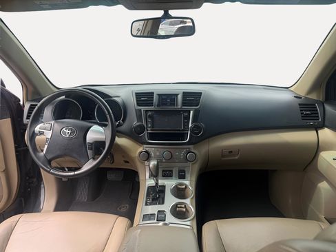 Used 2013 Toyota Highlander SE FWD image 11