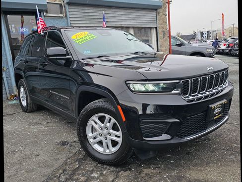 Used 2022 Jeep Grand Cherokee Laredo w/ Luxury Tech Group I image 5