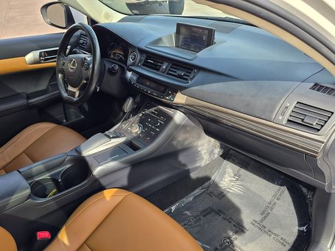Used 2014 Lexus CT 200h image 15