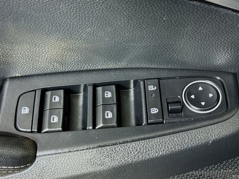 Used 2025 Kia Seltos S image 24