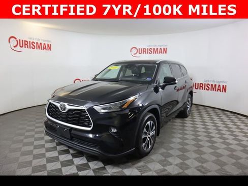Used 2022 Toyota Highlander XLE AWD/4WD image 3