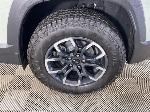 New 2026 Chevrolet Equinox ACTIV w/ Convenience Package III image 17