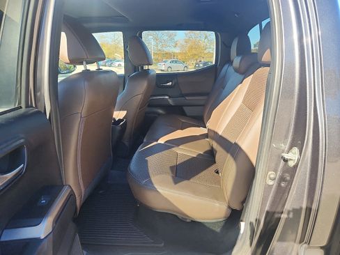 Used 2018 Toyota Tacoma Limited image 11